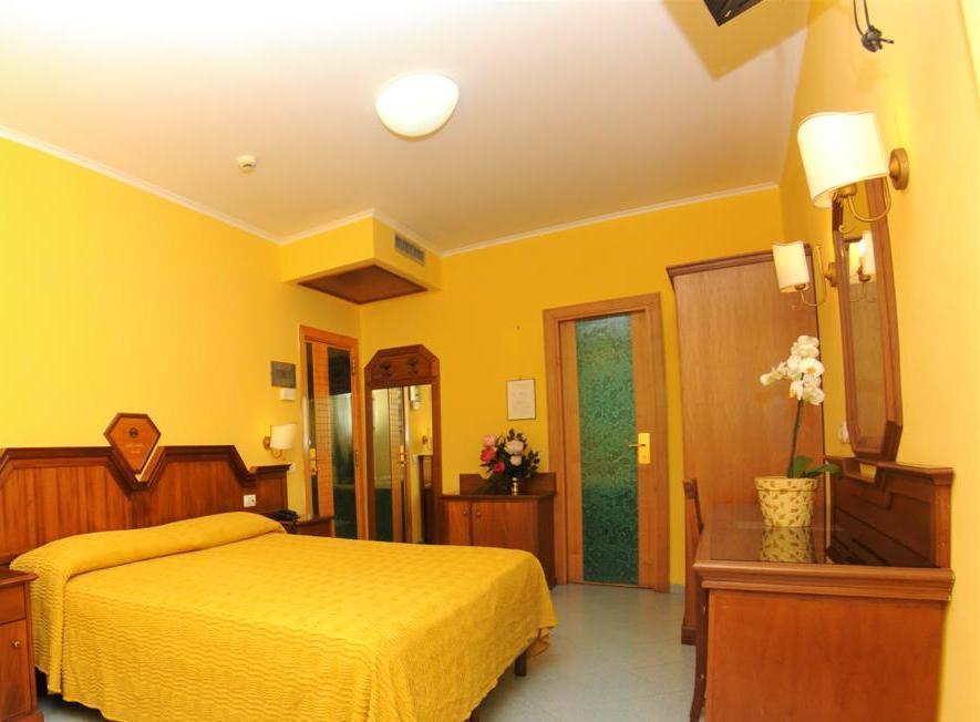 Hotel Ascot Sorrento Exterior foto