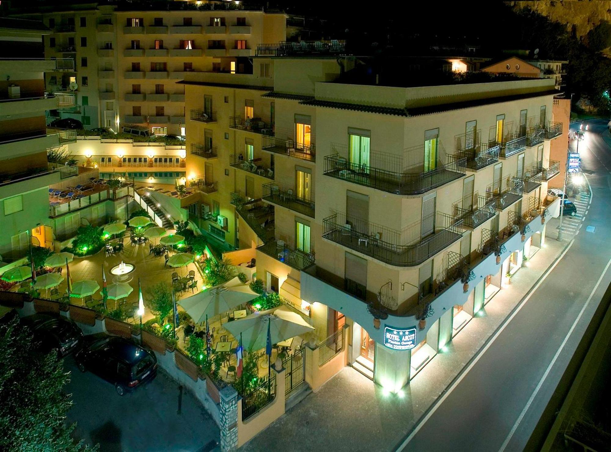 Hotel Ascot Sorrento Exterior foto