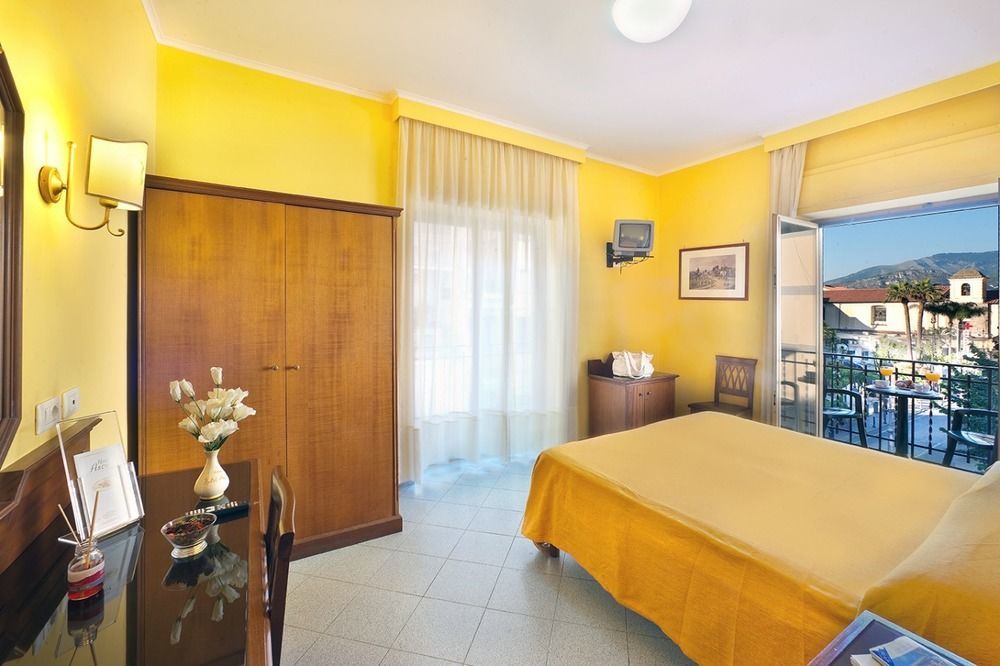 Hotel Ascot Sorrento Exterior foto