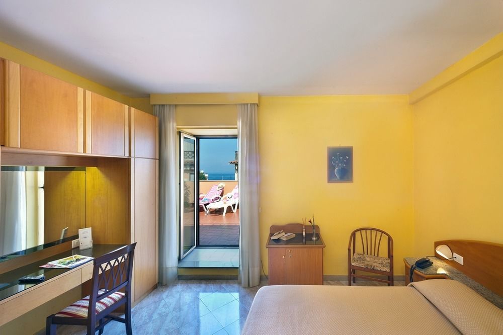 Hotel Ascot Sorrento Exterior foto