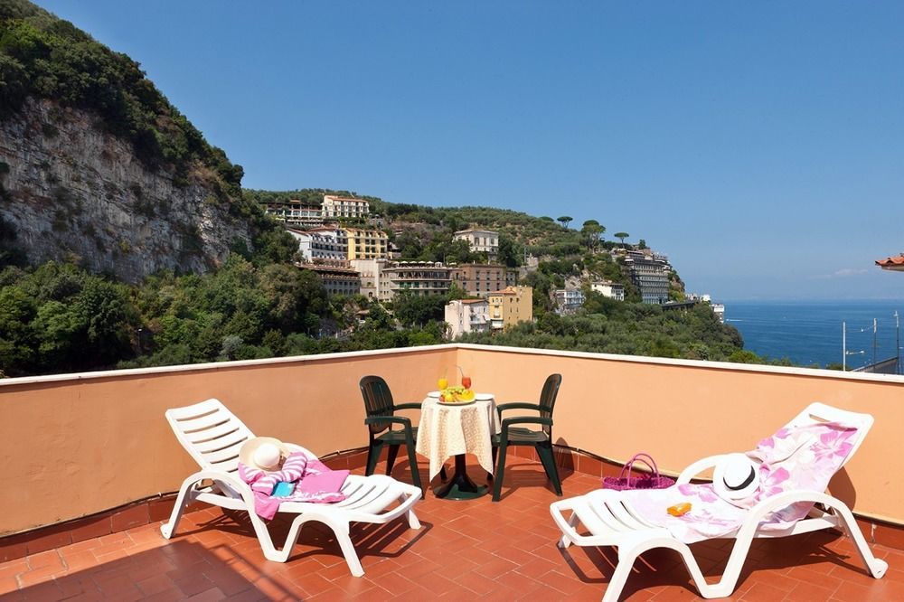 Hotel Ascot Sorrento Exterior foto